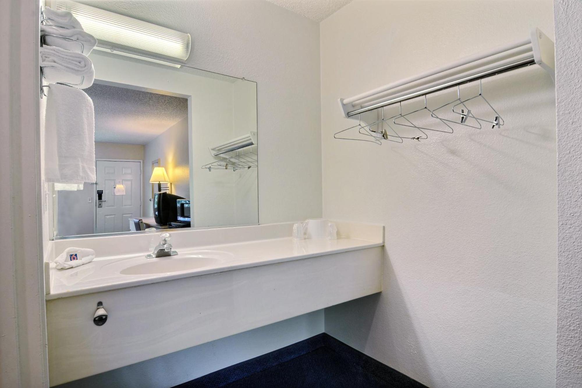 Motel 6-Seattle, Wa - South Сиатак Екстериор снимка